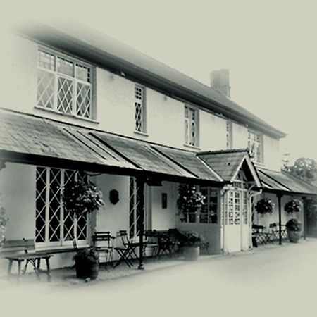 Hotel The Clytha Arms à Abergavenny Extérieur photo
