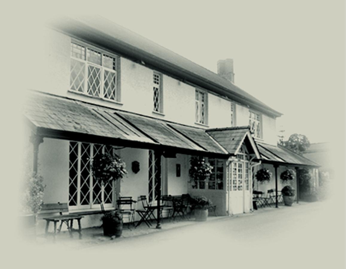 Hotel The Clytha Arms à Abergavenny Extérieur photo
