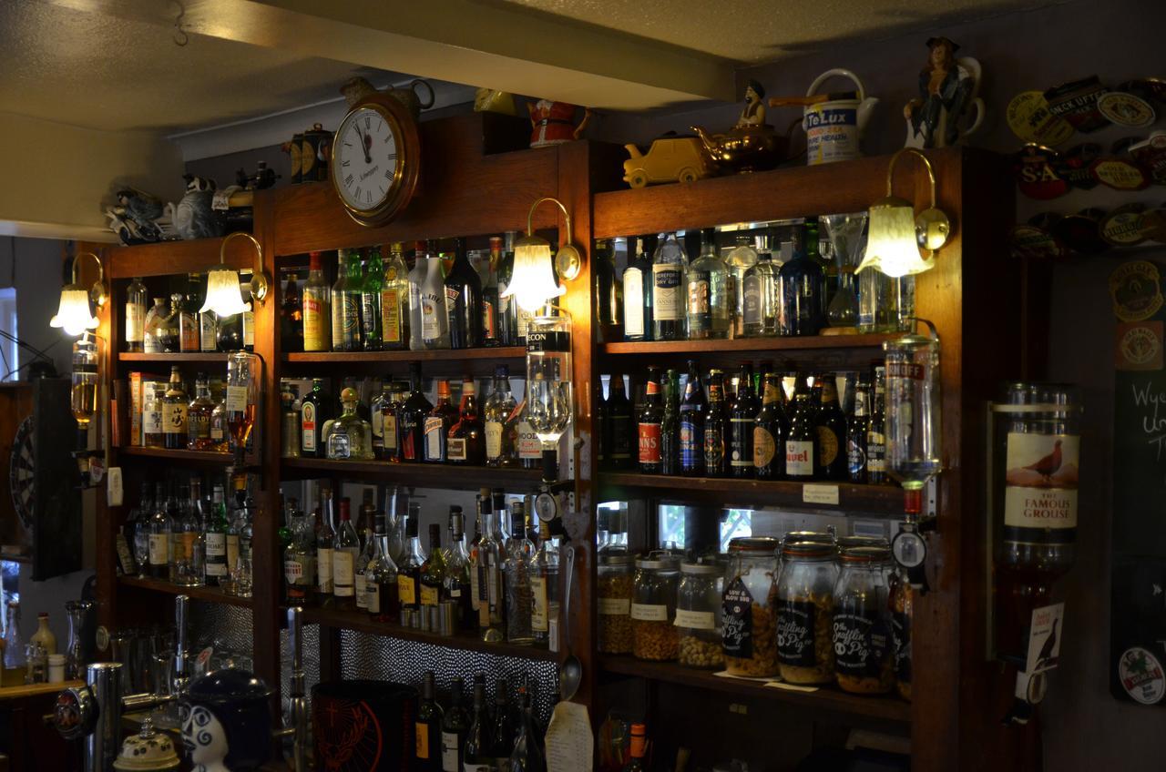 Hotel The Clytha Arms à Abergavenny Extérieur photo