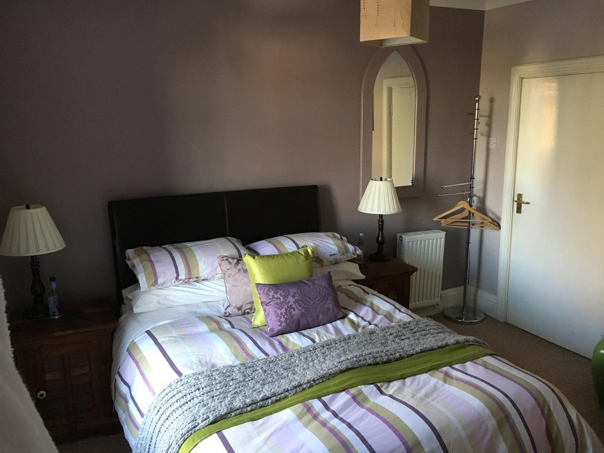 Hotel The Clytha Arms à Abergavenny Extérieur photo